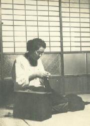 母